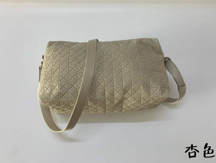 Picture of Issey Miyake Handbags _SKUfw170098875fw